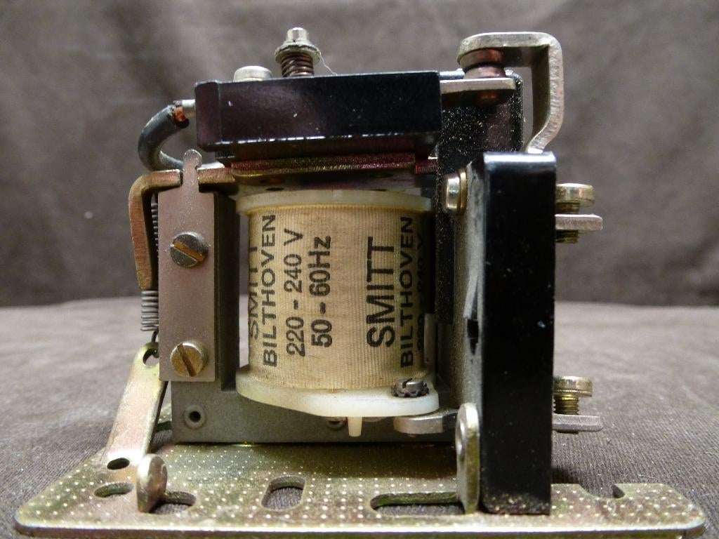 Smitt Bilthoven relais | spoelspanning 220-240V | z.g.a.n., Hobby en Vrije tijd, Elektronica-componenten, Ophalen of Verzenden