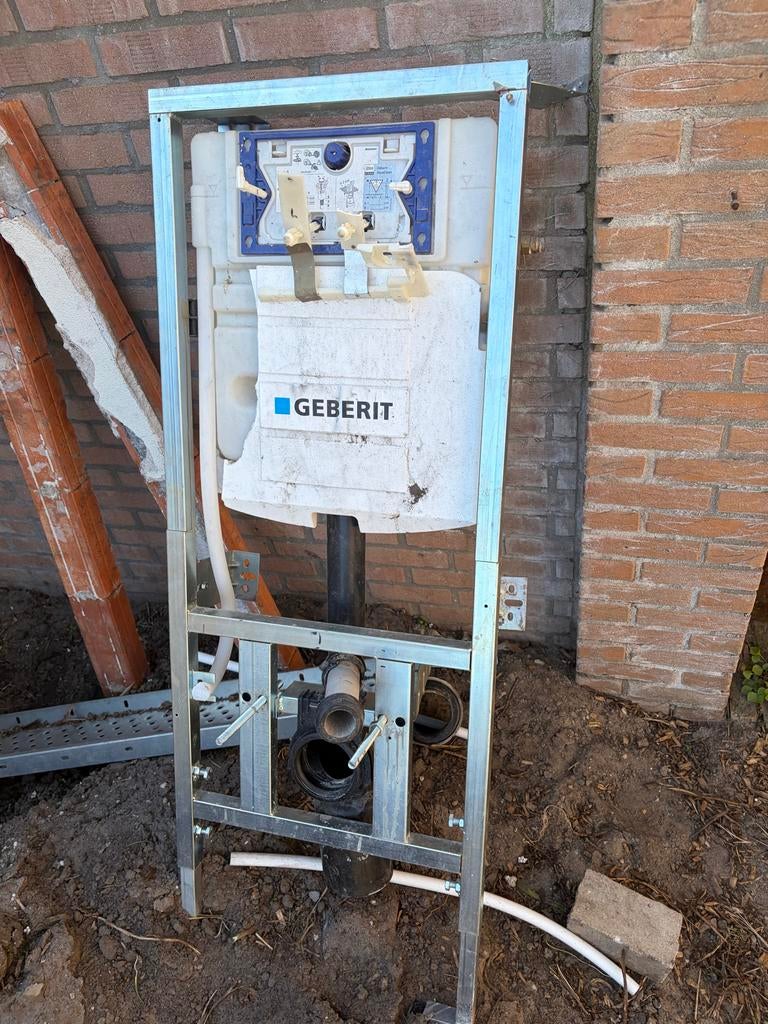 Gebruikte maar functionele Geberit toiletinbouwreservoir, Ophalen of Verzenden, Gebruikt, Toilet