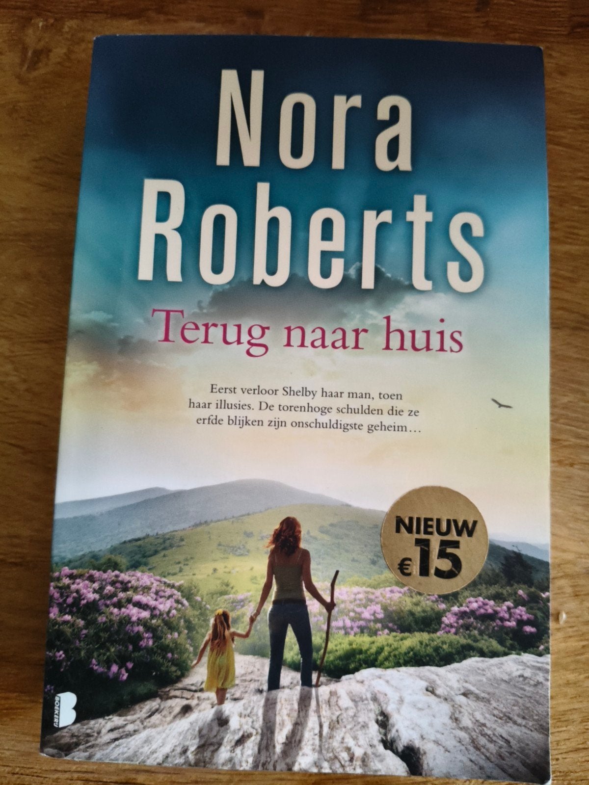 Nora Roberts ,Terug naar huis (Spannende Romantische Thrille, Ophalen of Verzenden, Zo goed als nieuw, Nora Roberts, Nederland