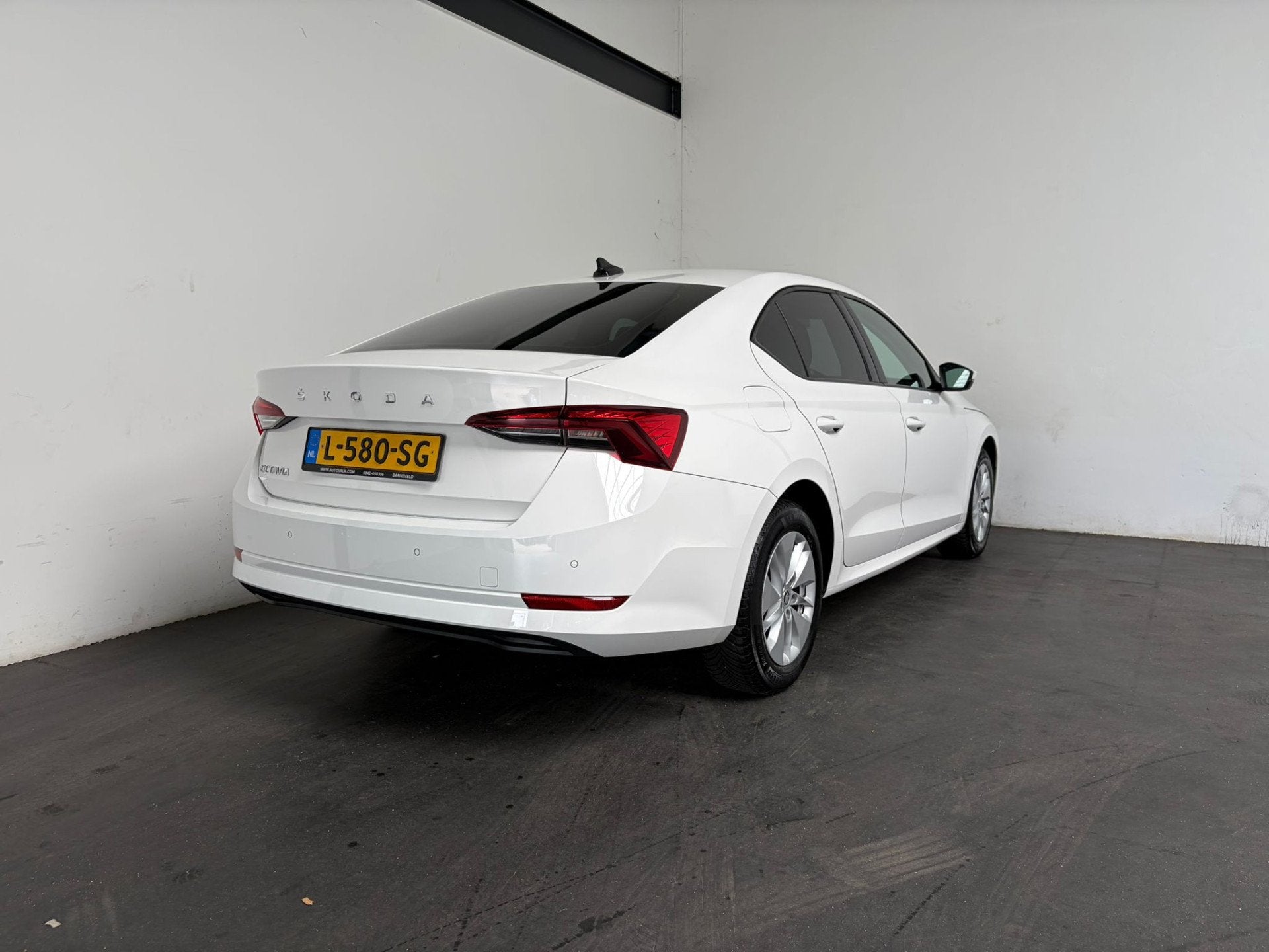 Skoda Octavia 1.0 TSI Ambition (bj 2021), Voorwielaandrijving, Gebruikt, Euro 6, Wit