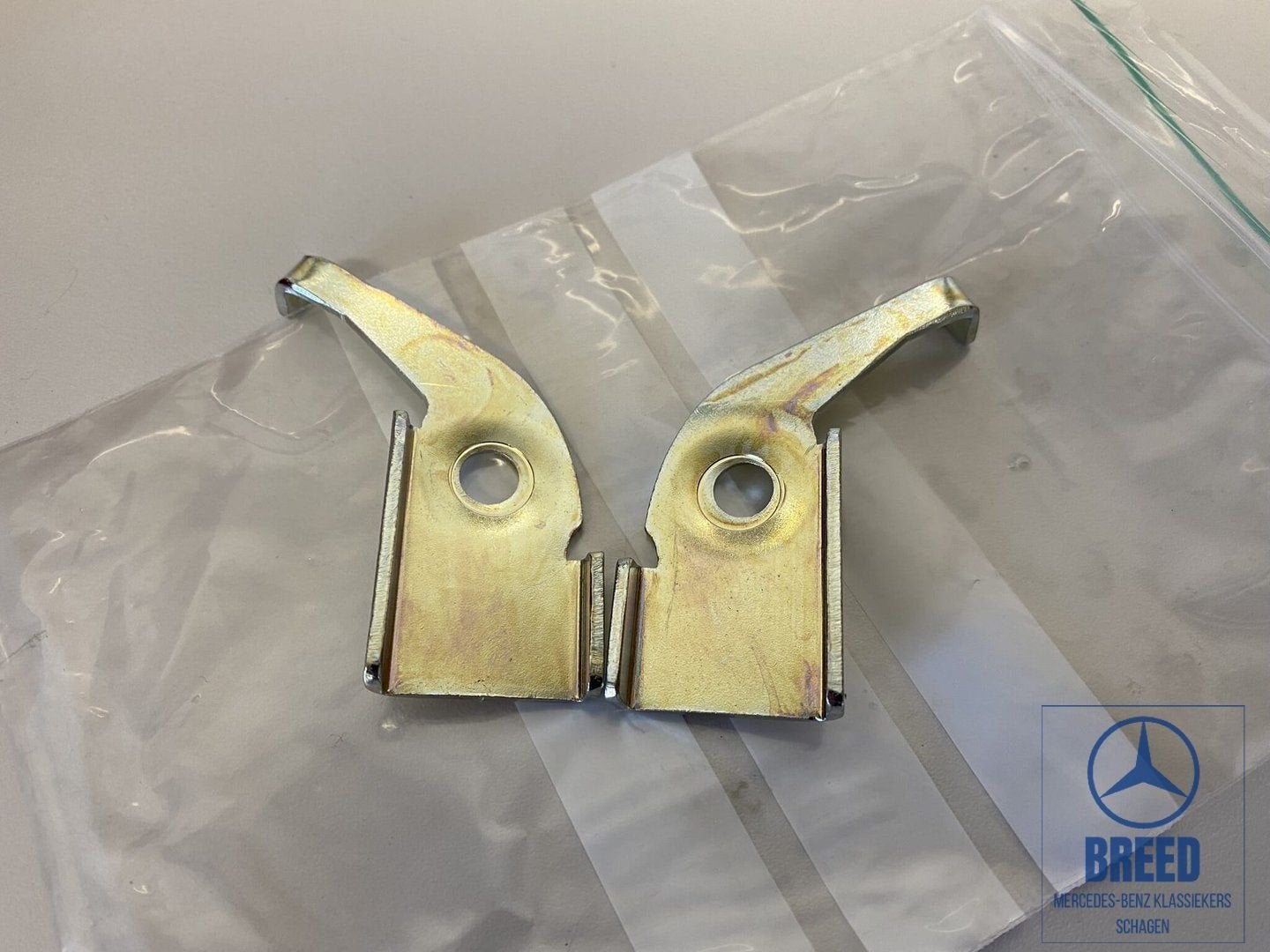 Nieuw: houder L+R "Doppeltonfanfare" voor Mercedes-Benz W123, -, Nieuw, Ophalen of Verzenden, -