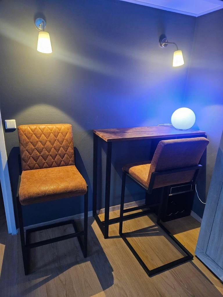 2x barstoelen + barmeubel, 2 krukken, Ophalen, 90 cm of meer