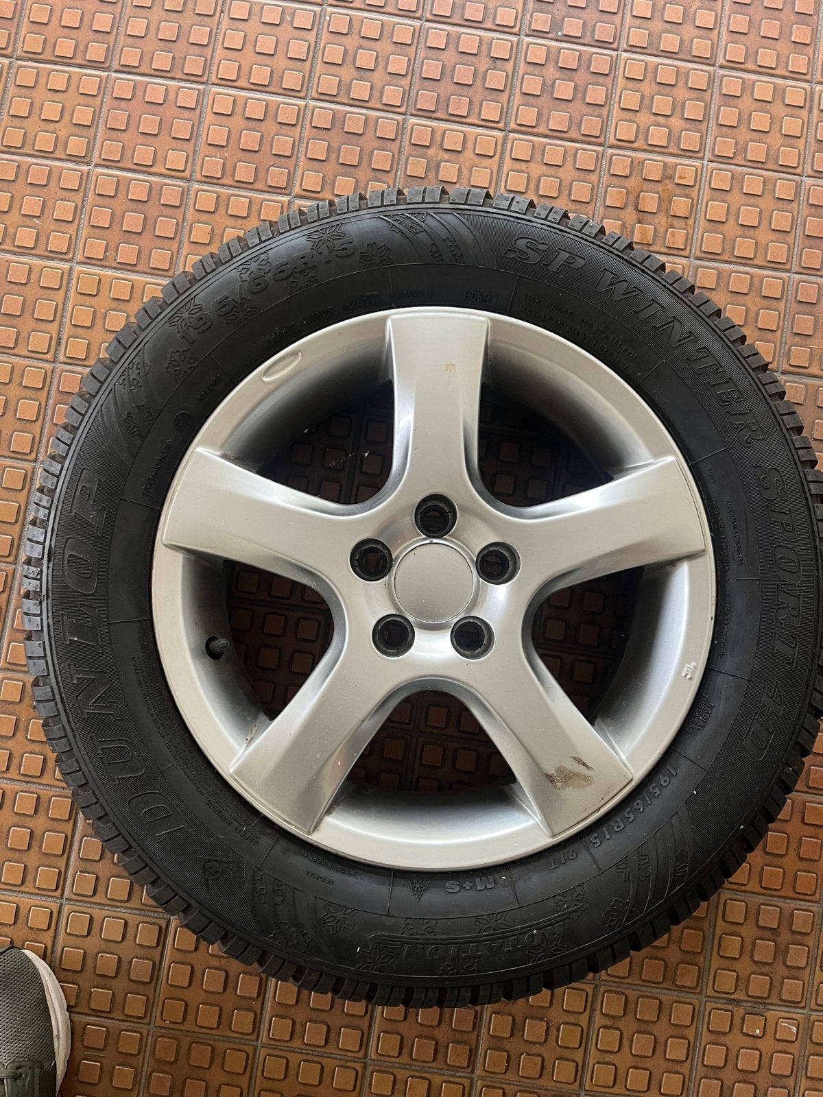 2x Dunlop winterbanden met velgen 195/65R15, Ophalen, Gebruikt