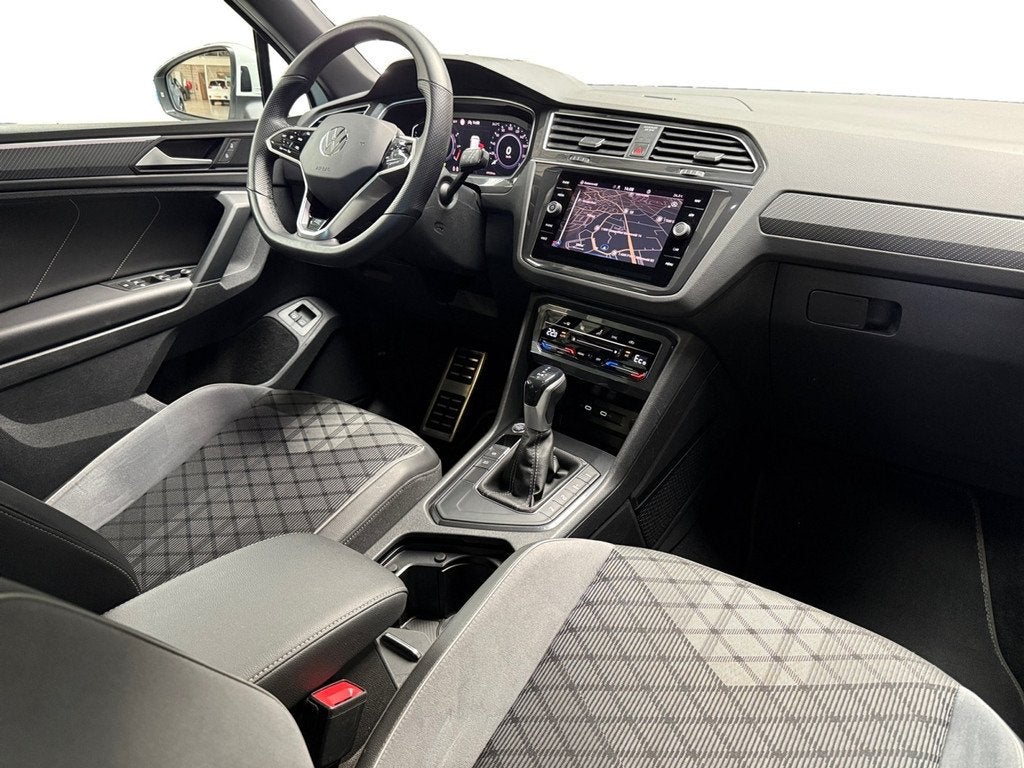 Volkswagen Tiguan 1.4 eHybrid R-Line Business+ I Adaptive Cr, Auto's, 1716 kg, 4 cilinders, 245 pk, Hybride Elektrisch/Benzine