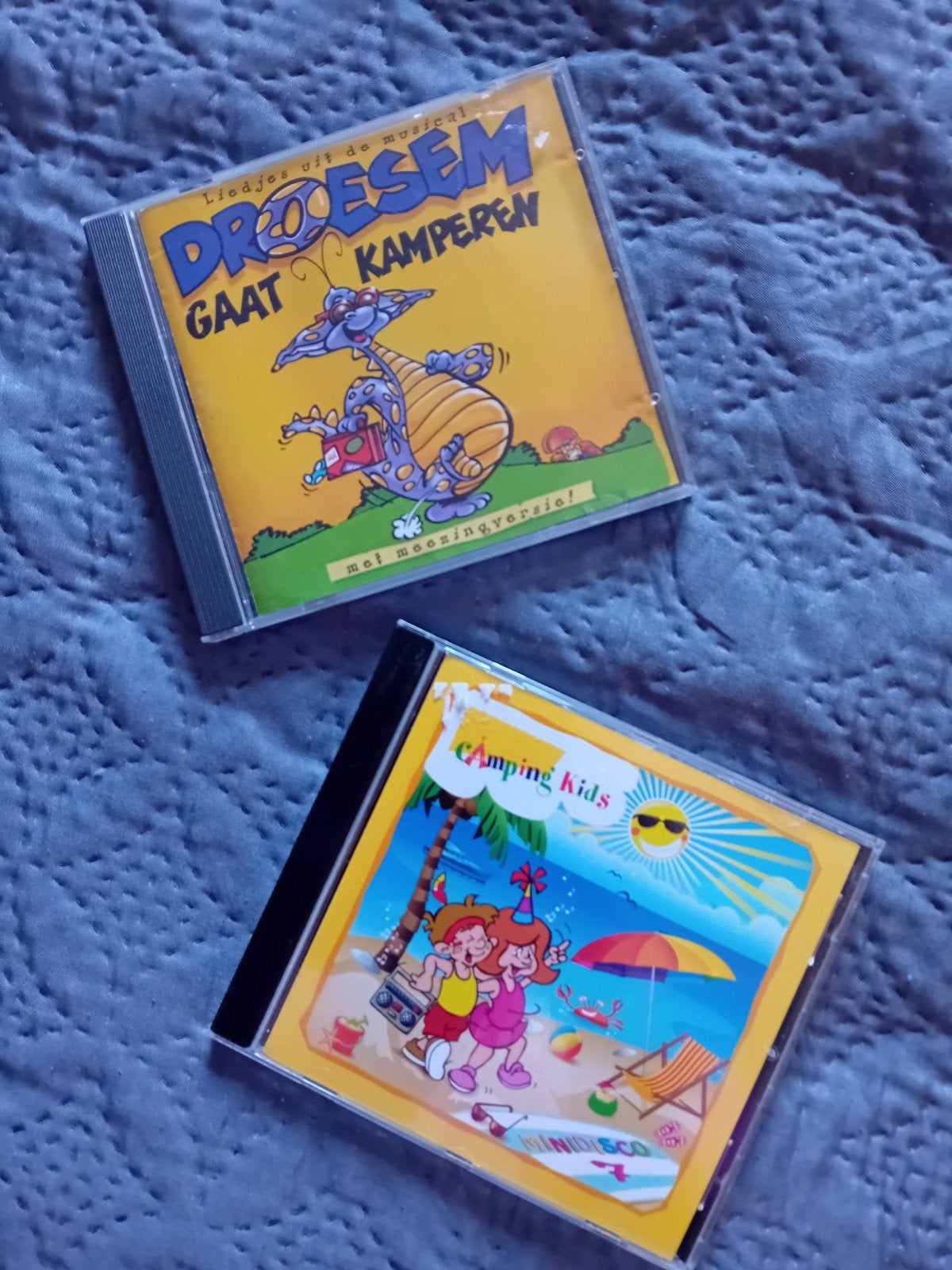 2x CD Kinderliedjes: Droesem Gaat Kamperen & Campingkids, 6 tot 9 jaar, Ophalen of Verzenden, Zo goed als nieuw, Muziek