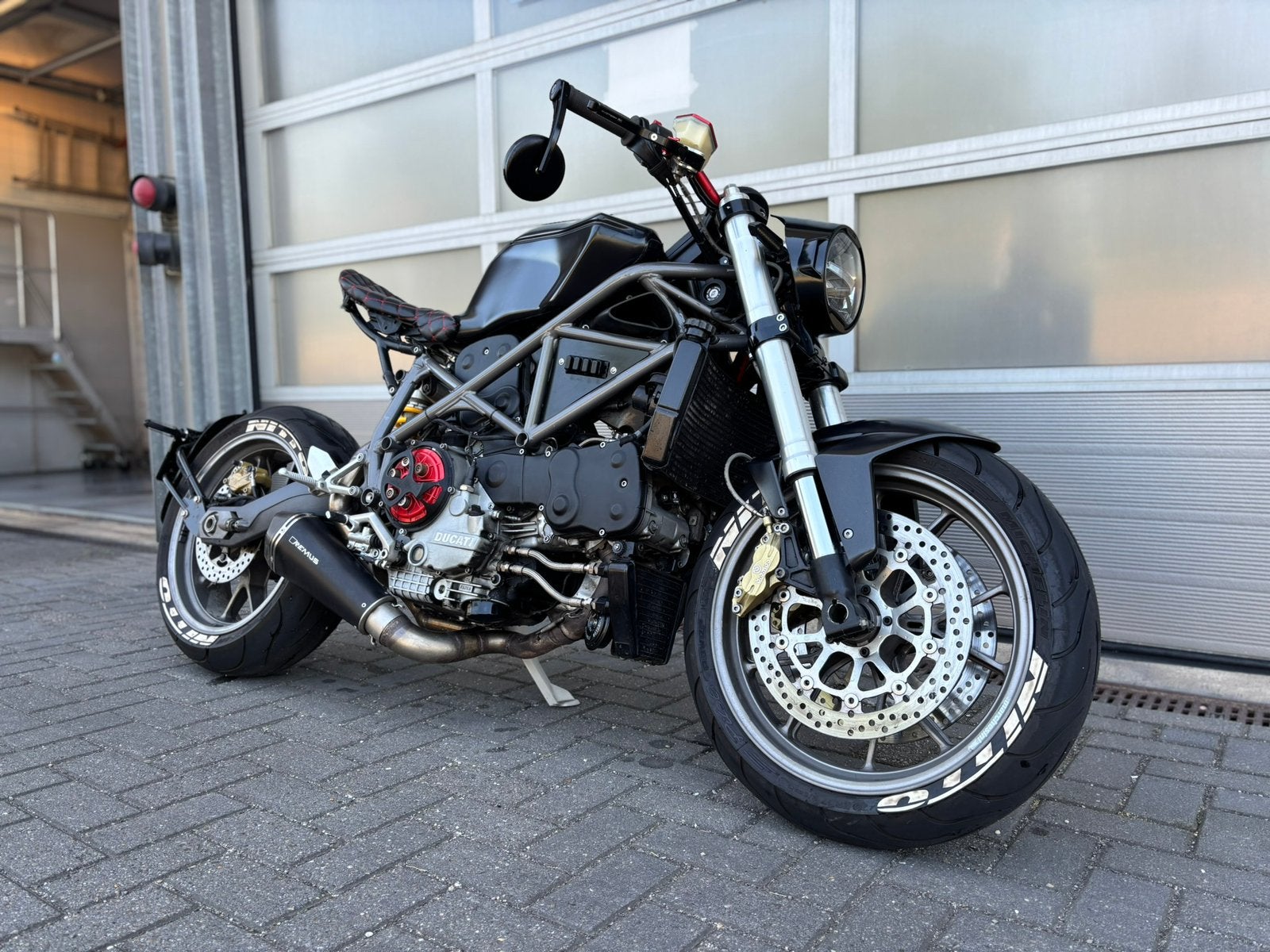 Ducati 749 Custom Streetfighter, 2 cilinders, Sportuitlaat, Particulier, Meer dan 35 kW