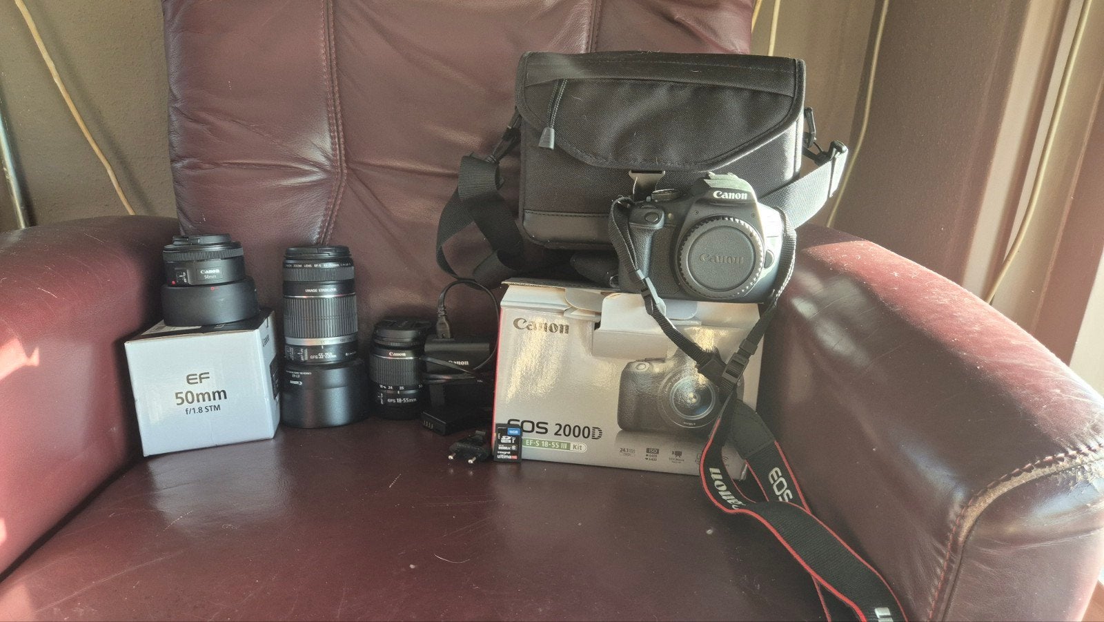 Canon 2000D Spiegelreflexcamera met 3 lenzen, Ophalen, Spiegelreflex, Canon, Zo goed als nieuw