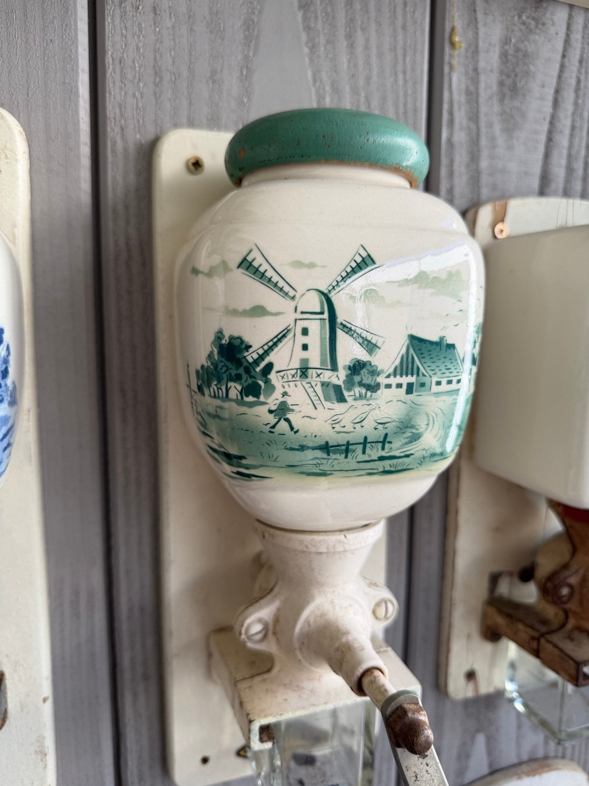 Antieke Wandkoffiemolen met groen Molenlandschap, Ophalen of Verzenden
