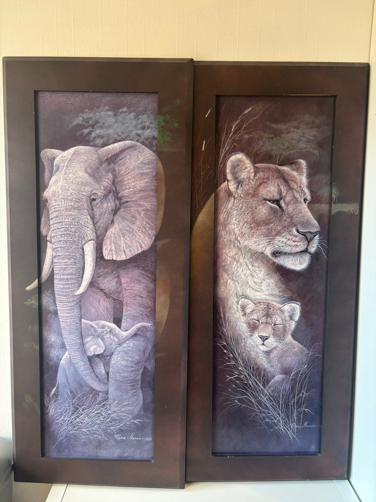 Set van 2 Ruane Manning schilderijen – olifant & leeuw, Ophalen, Minder dan 50 cm, Gebruikt, Print