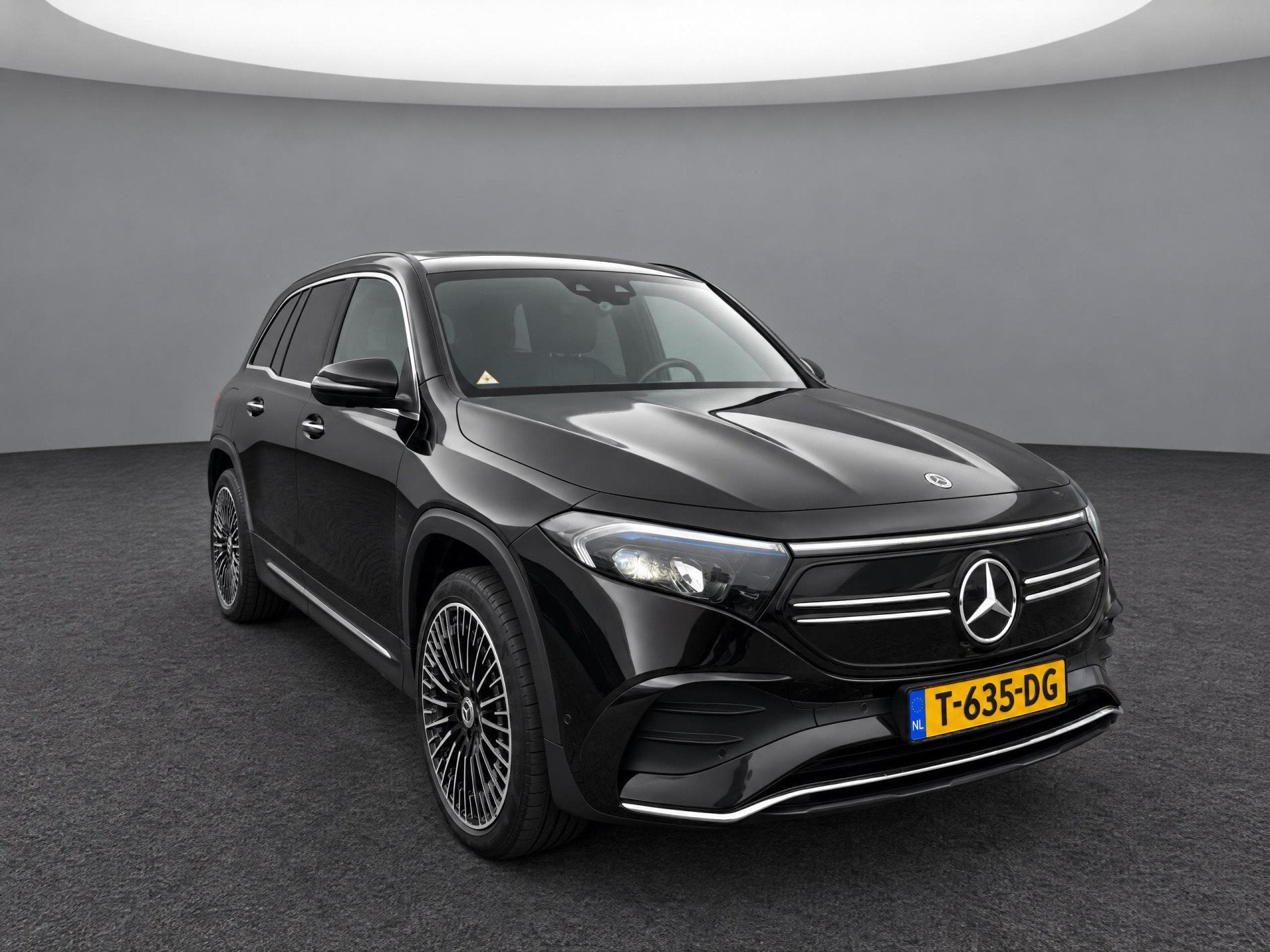Mercedes-Benz EQB 250+ AMG Line 71 kWh / 360 Camera / Naviga, 12 maanden, Gebruikt, 190 pk, Automatische klimaatregeling