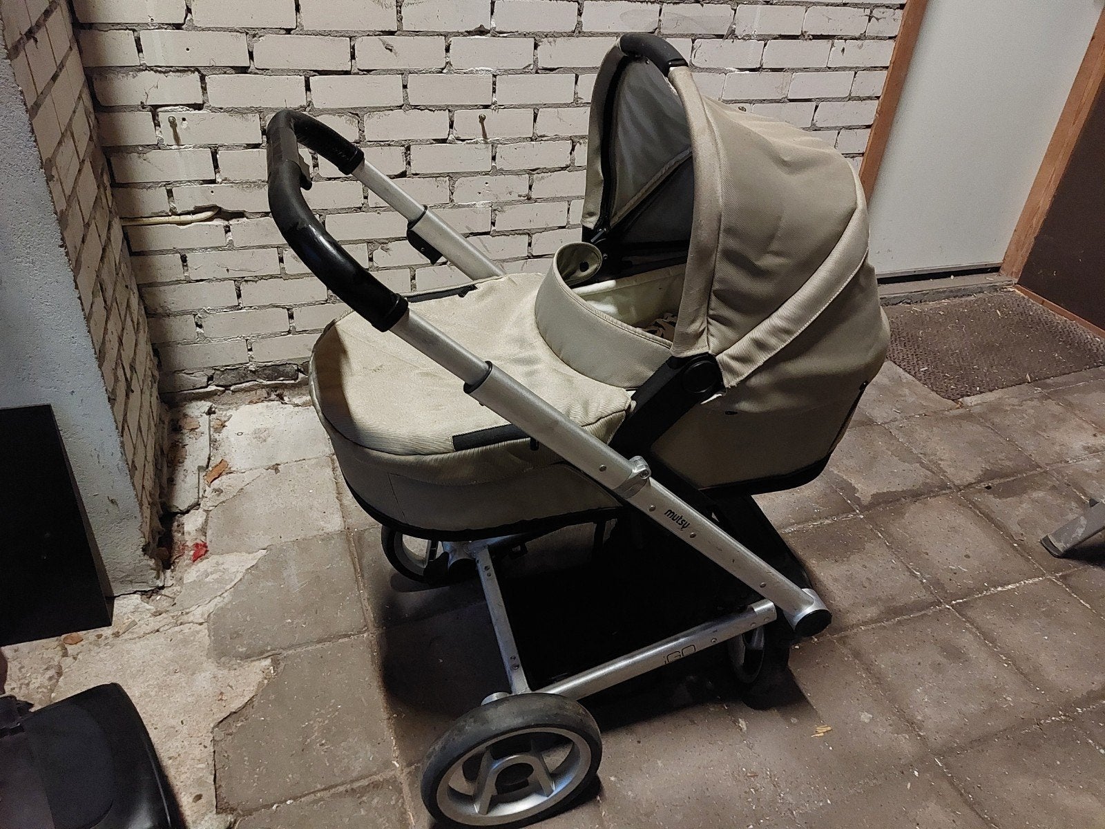 Complete kinderwagen mutsy iGO met autostoeltje, Kinderen en Baby's, Kinderwagens en Combinaties, Ophalen, Gebruikt, Mutsy, Verstelbare duwstang