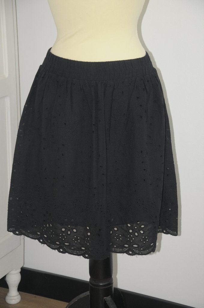 Leuk zwart rokje met broderie van Lilie Rose, S, ZGAN!!, Kleding | Dames, Rokken, Zwart, Ophalen of Verzenden, Zo goed als nieuw