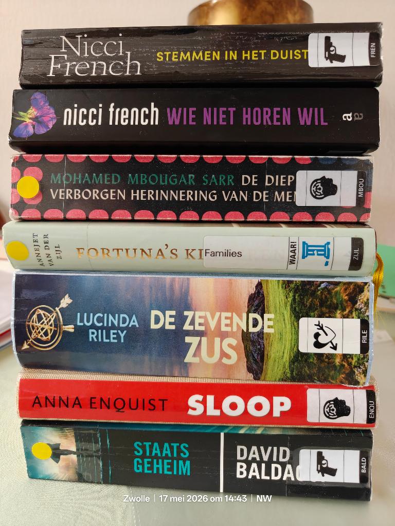 7 romans en thrillers Nicci French Riley Baldacci, Ophalen of Verzenden, Gelezen