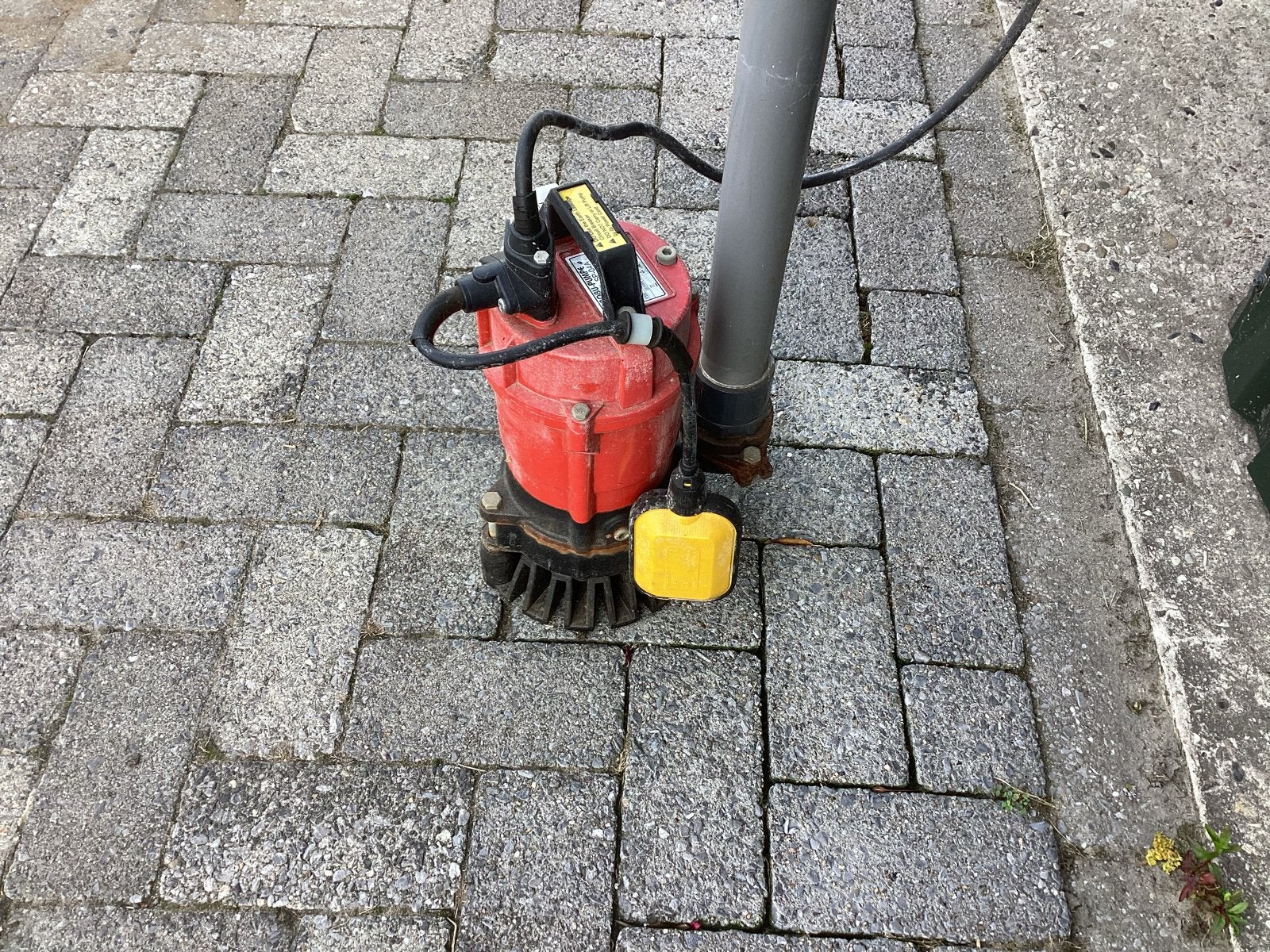 Robuuste Dompelpomp met Vlotter - Ideaal voor Waterafvoer, Ophalen, Gebruikt, Elektrisch, Dompelpomp