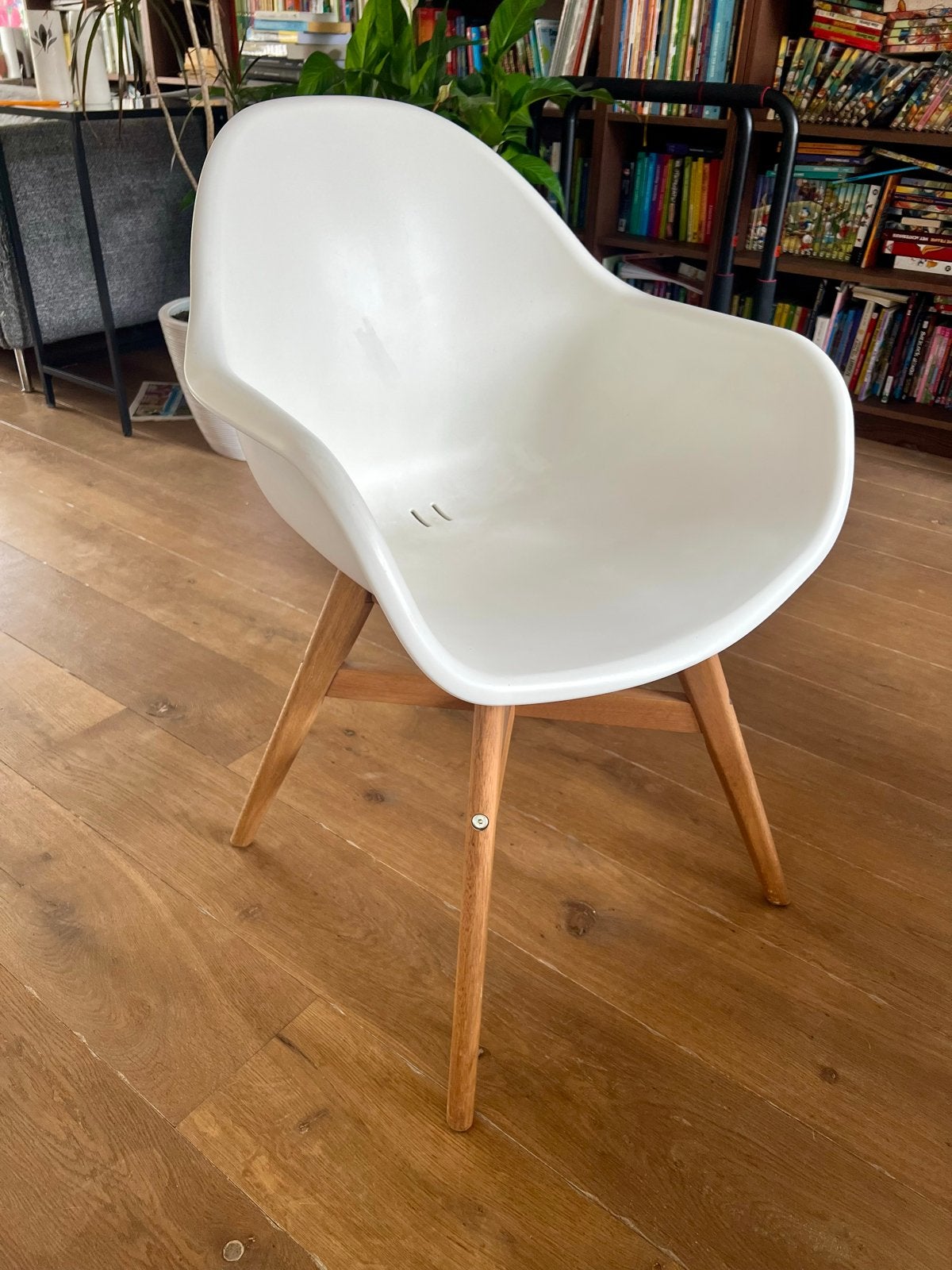 IKEA FANBYN dining chair – white with wooden legs, Ophalen, Zo goed als nieuw, Eén, Hout
