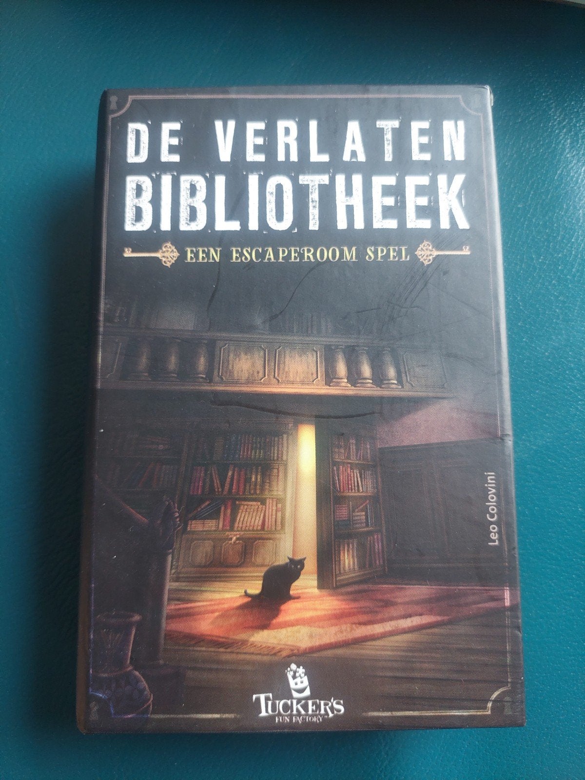 Escaperoom spel Tuckers Fun Factory: De verlaten bibliotheek, Ophalen of Verzenden, Zo goed als nieuw, Tucker's Fun Factory