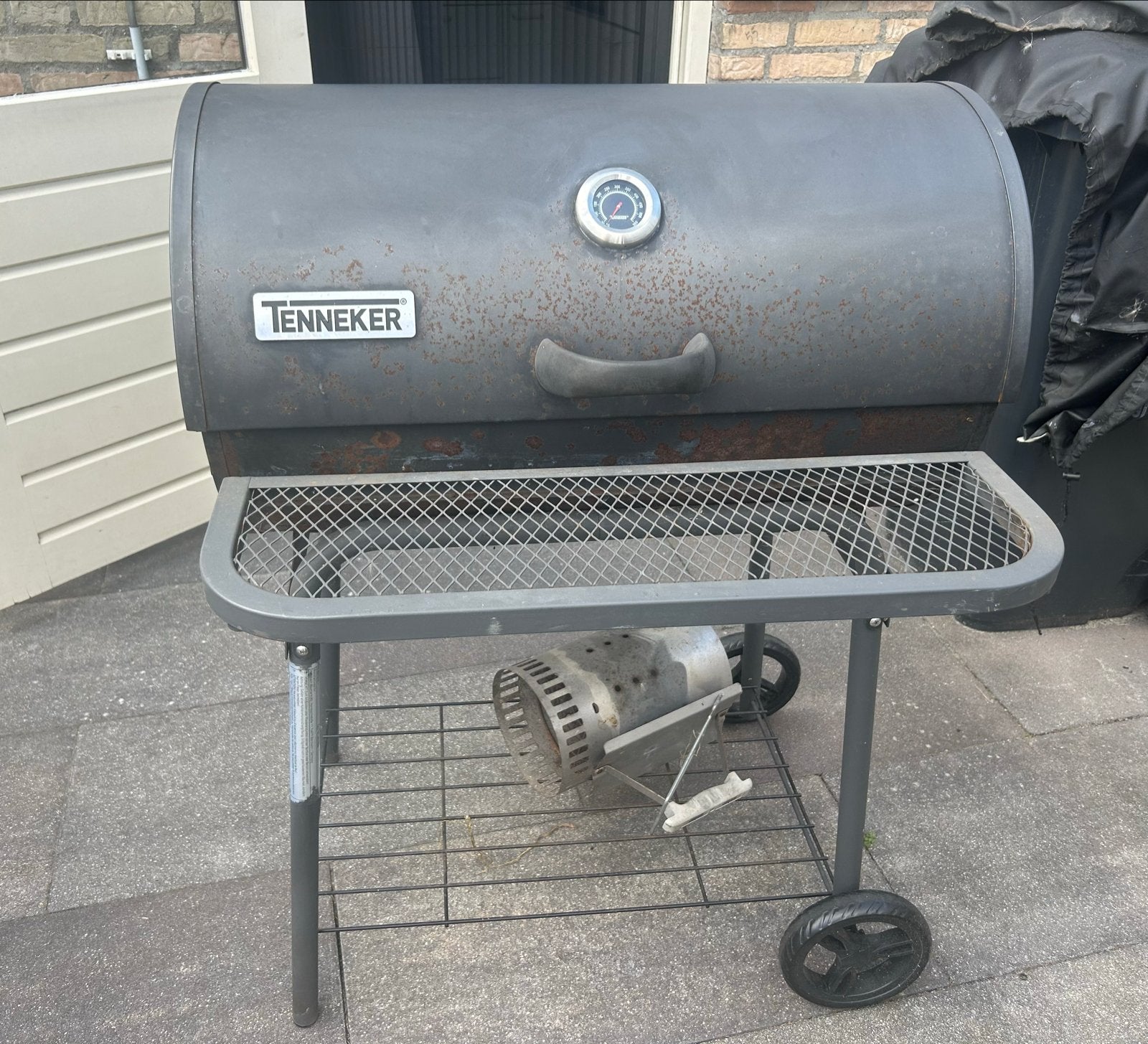 Grote Tenneker BBQ met hoes - Lichte roest, mist handvat, Ophalen, Gebruikt