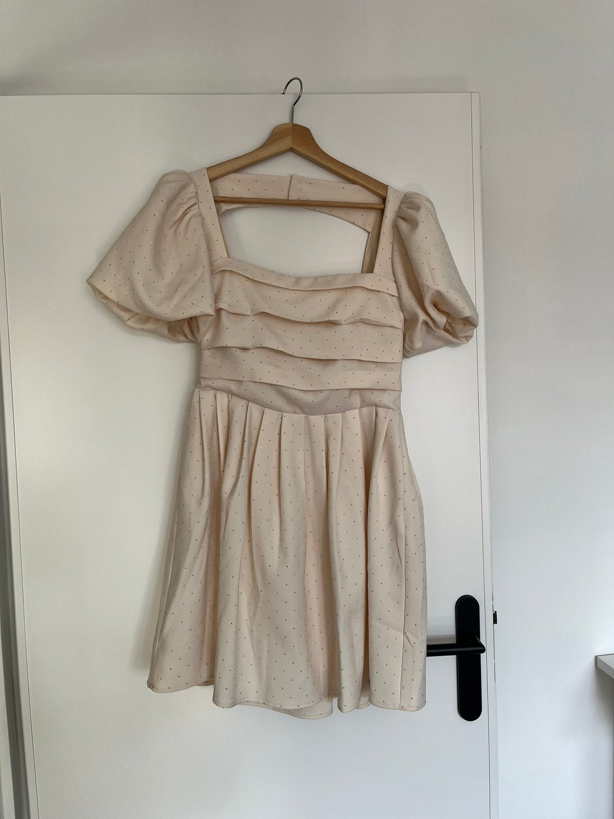 Nikkie jurk 38, Maat 38/40 (M), Beige, Cocktailjurk, Ophalen of Verzenden