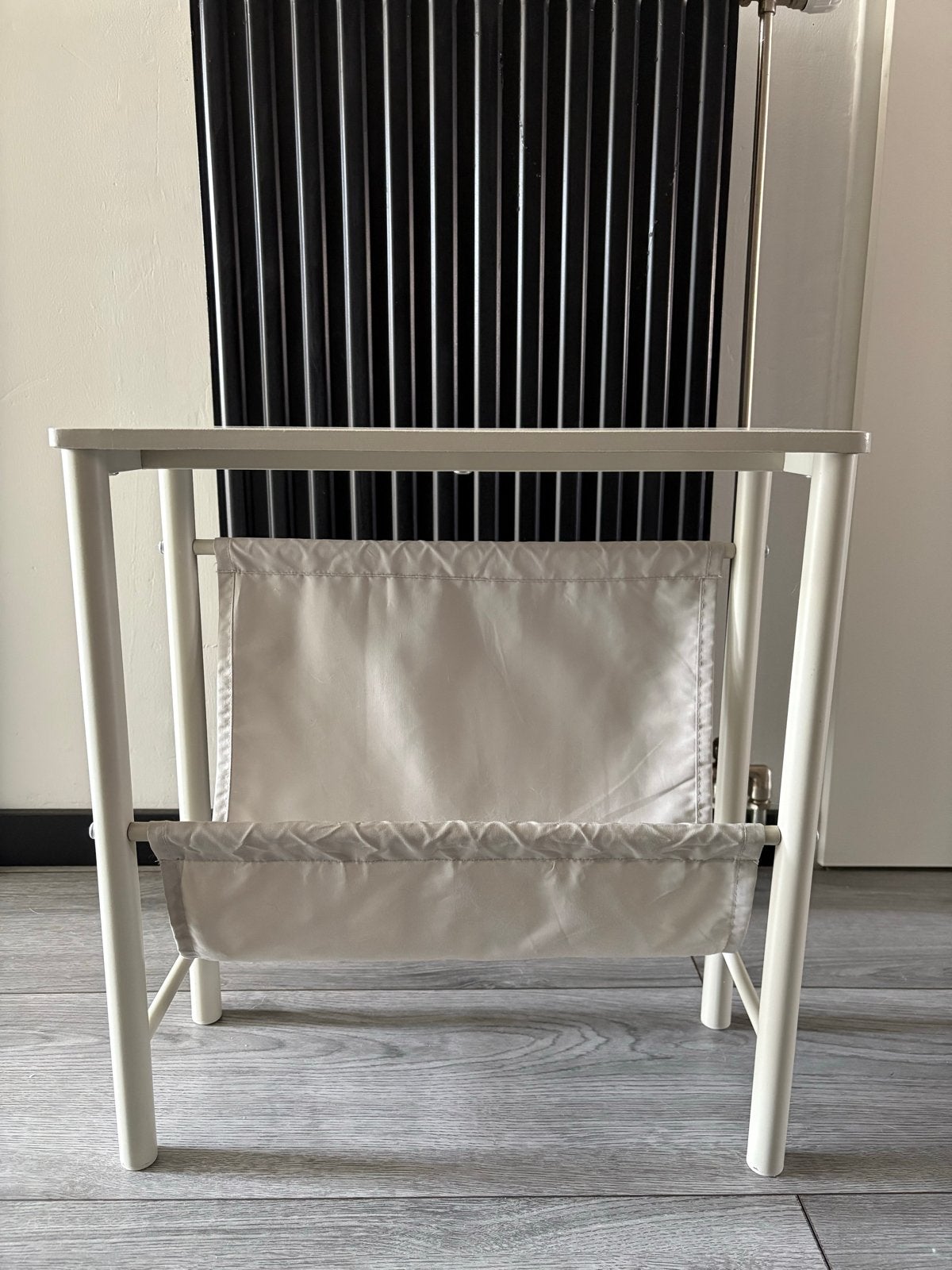 Witte bijzettafel met lectuurbak, Ophalen, Meerdere vakken, Modern, Nieuw