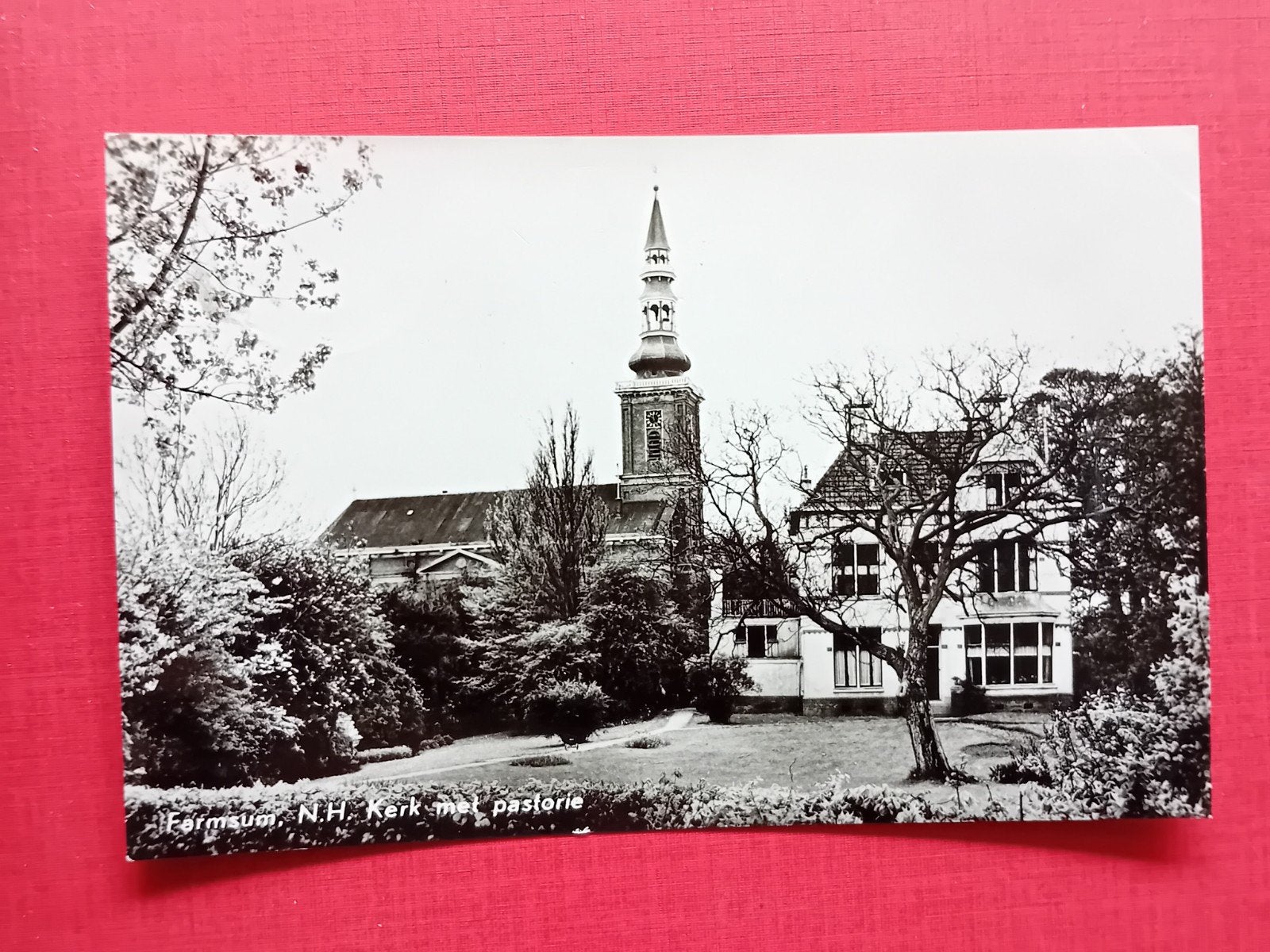 Farmsum, N.H. Kerk met Pastorie - Achterkant beschadigd, Ophalen of Verzenden, 1940 tot 1960, Gelopen, Groningen
