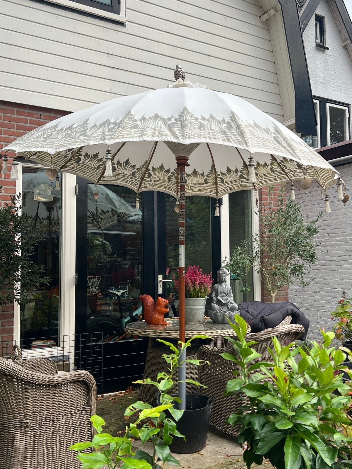 Prachtige Balinese parasol - Wit met goudkleurig patroon, Ophalen, Gebruikt, 2 tot 3 meter, Stokparasol