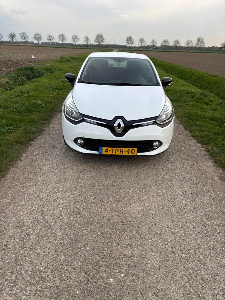 Renault Clio 0.9 TCE 66KW 5-DRS 2014 Wit nieuwe APK, Voorwielaandrijving, Stof, 40 €/maand, 540 kg