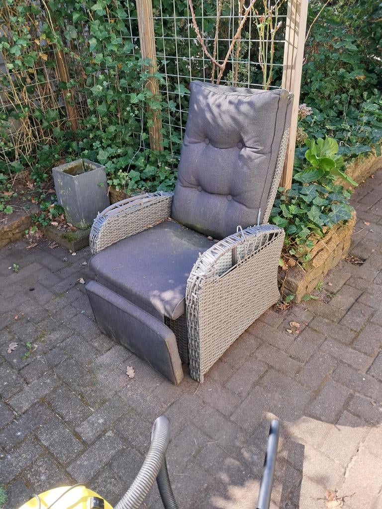 Opknap stoel voor in de tuin, Ophalen