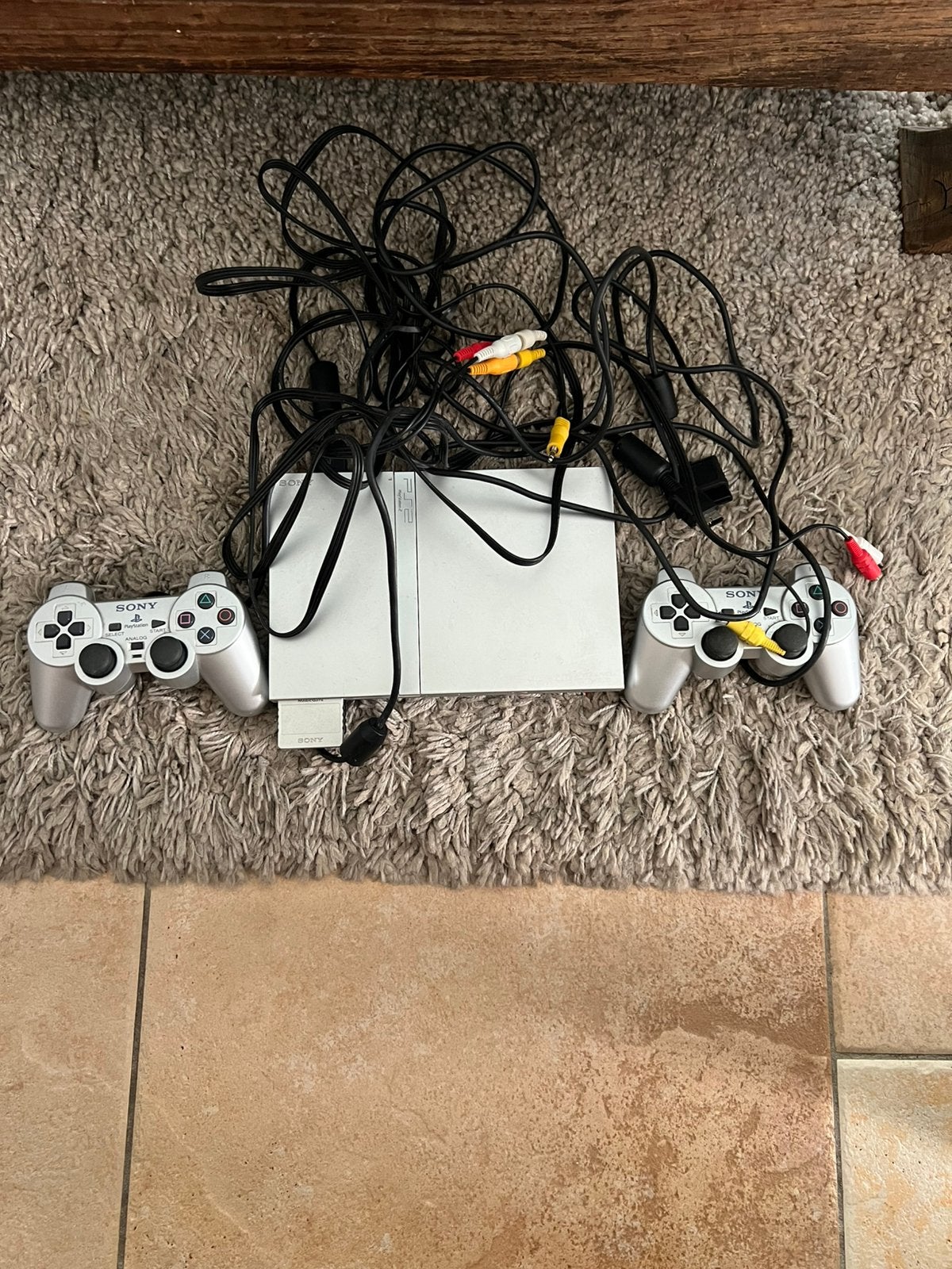 Te koop sony playstation 2, Spelcomputers en Games, Spelcomputers | Sony PlayStation 2, Ophalen, Met 2 controllers, Zilver, Slim