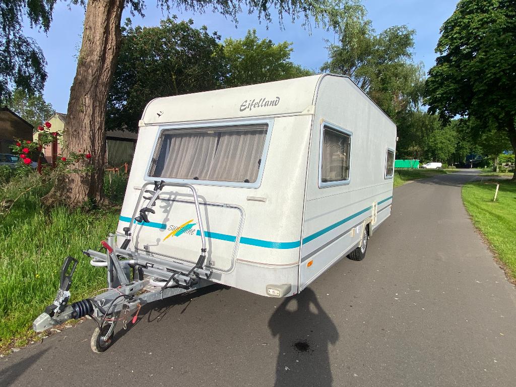 Super mooie complete Caravan met langsbedden, 2 aparte bedden, Rondzit, 750 - 1000 kg, 4 tot 5 meter