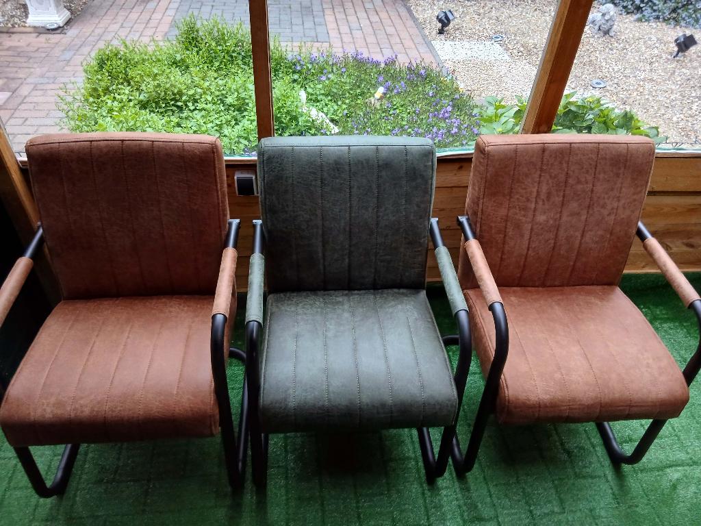 3 eetkamerstoelen vintage  met eettafel, Huis en Inrichting, Stoelen, Ophalen, Overige materialen, Bruin, Zo goed als nieuw