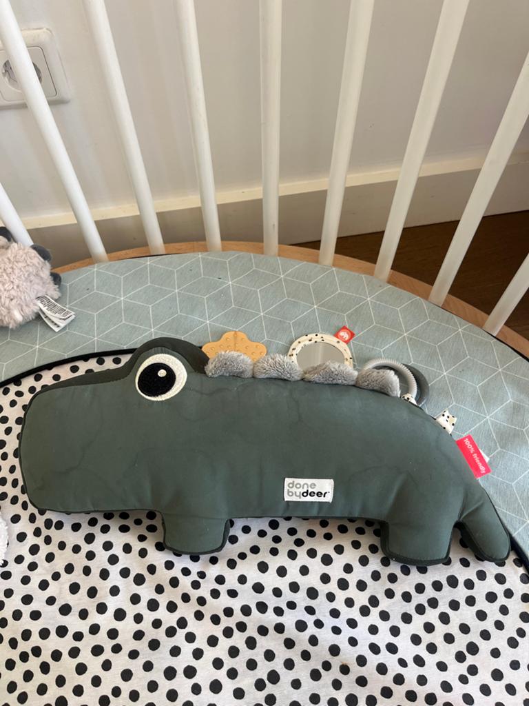 Done by Deer Croco tummy time met rammelaar en bijtring, Ophalen of Verzenden, Gebruikt, Overige typen