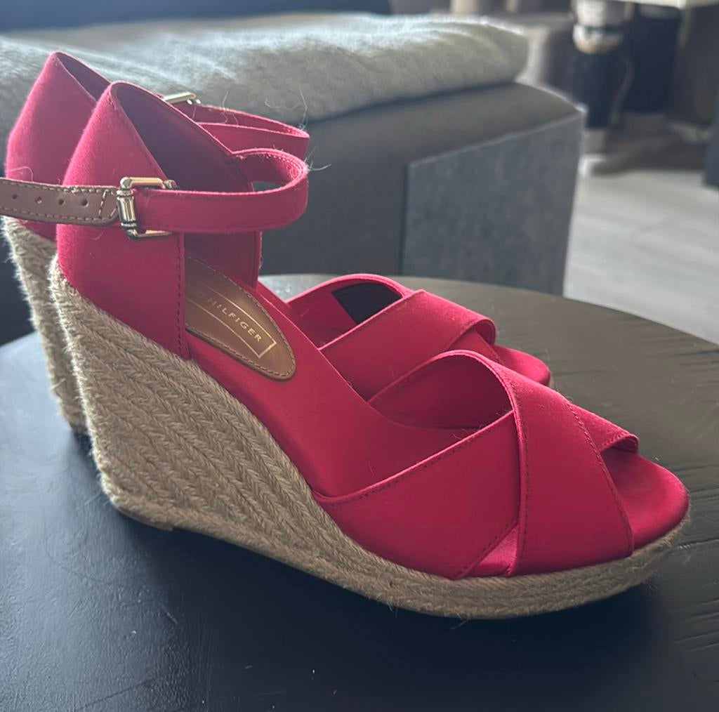 Tommy Hilfiger rode espadrille sleehakken – maat 39, Ophalen of Verzenden, Zo goed als nieuw, Rood