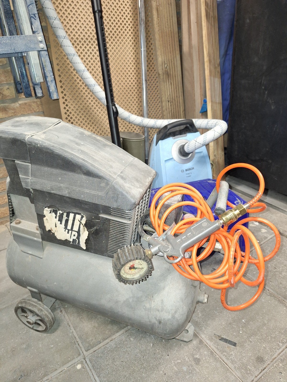 Compressor 24L, 8 bar, Gebruikt, 6 tot 10 bar, Ophalen of Verzenden, Minder dan 200 liter/min
