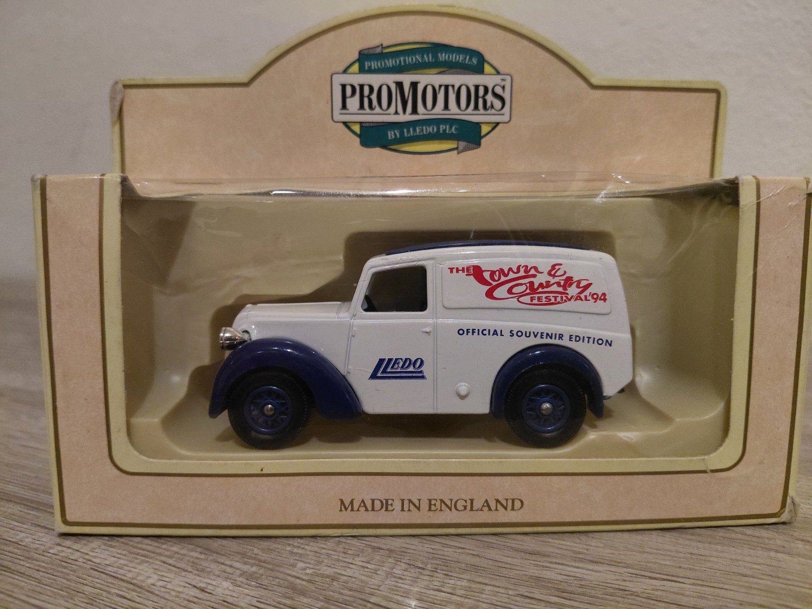 Limited Edition 'Town & Country Festival' Morris 'Z' Van, Overige merken, 1:50 of kleiner, Auto, Verzenden