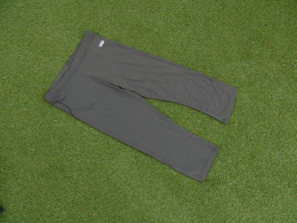 INQ donker grijze sportbroek 3/4 maat M / L Nieuw, Kleding | Dames, Maat 38/40 (M), INQ, Nieuw, Ophalen of Verzenden