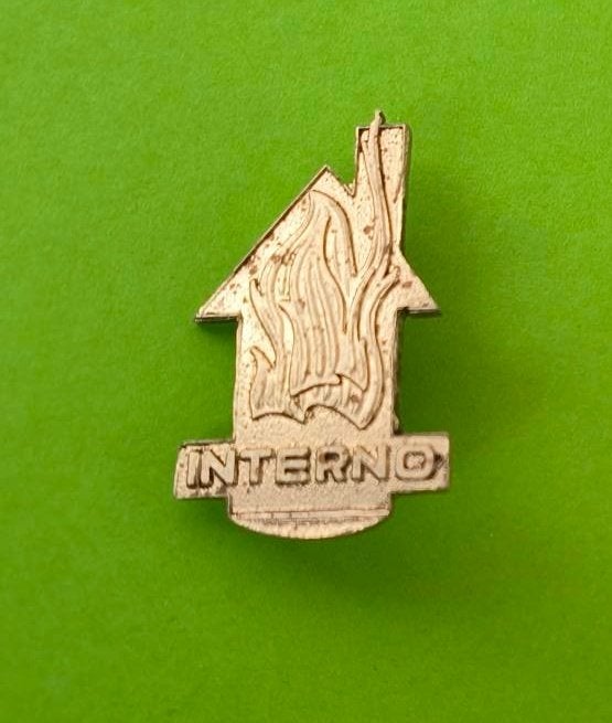 Speld/broche Interno ( Kachels en Haarden), Verzamelen, Ophalen of Verzenden, Zo goed als nieuw, Merk, Speldje of Pin