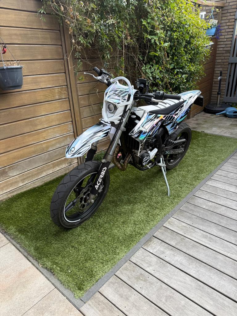 Beta rr 50 kappen (full custom stickerset), Ophalen of Verzenden, Zo goed als nieuw, Overige merken