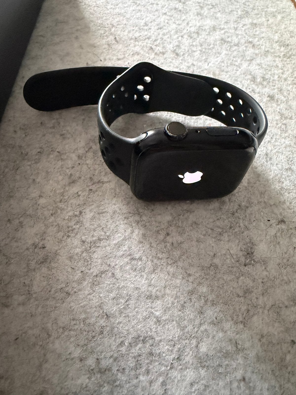 Apple Watch Nike Series 7 met originele oplaadkabel, Afstand, Zwart, IOS, Ophalen of Verzenden