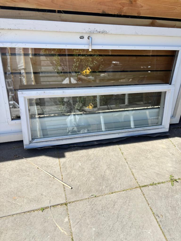 Raamkozijn inclusief dubbel glas., Doe-het-zelf en Verbouw, Raamkozijn, Zo goed als nieuw, Hout, Ophalen