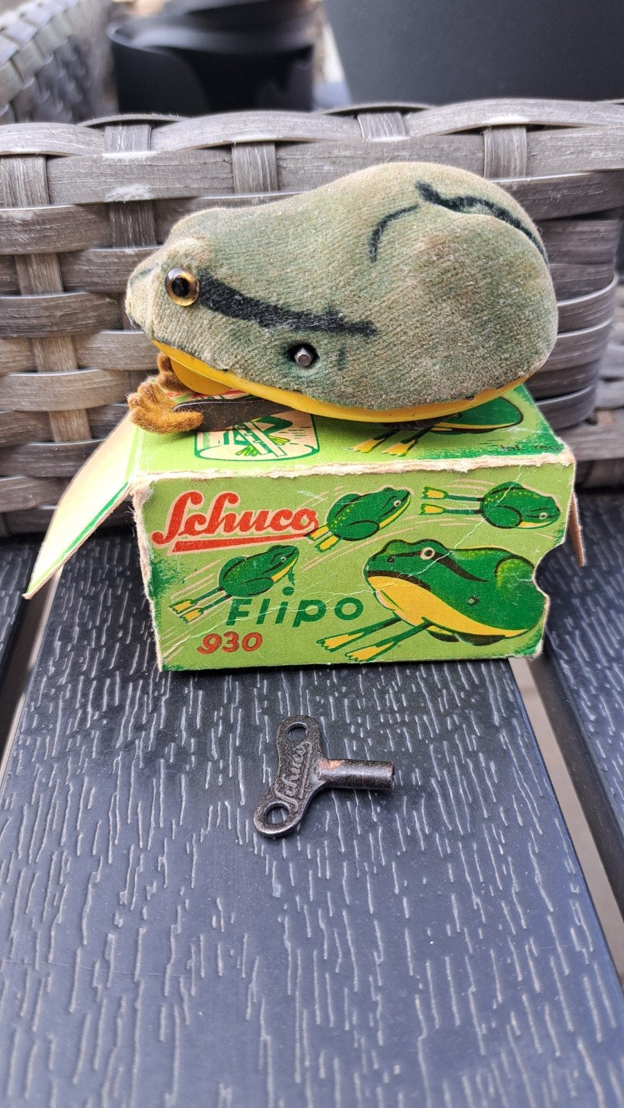 schuco frog, Ophalen