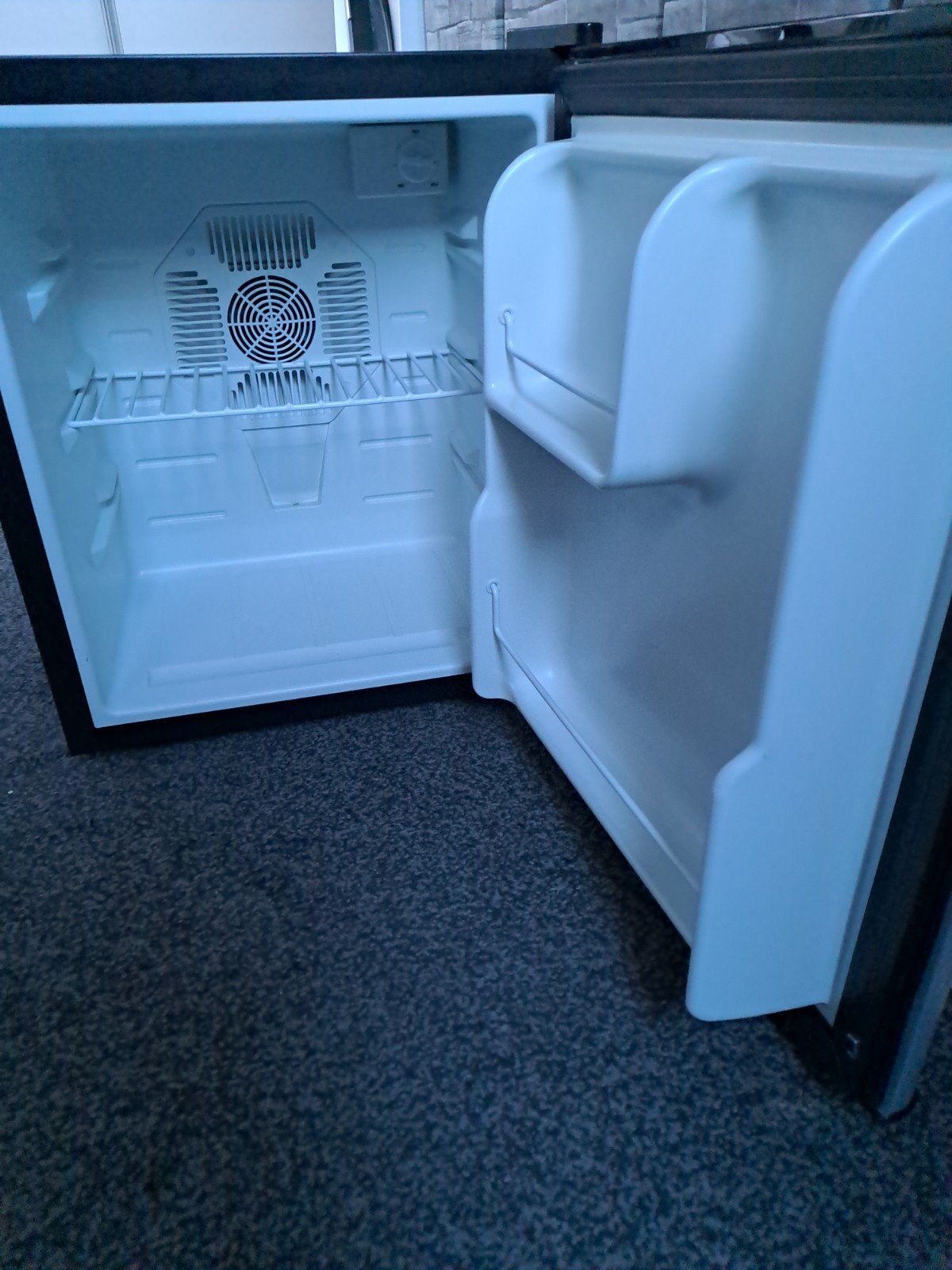 Compacte minibar koelkast - ideaal voor kleine ruimtes, Ophalen, Minder dan 75 liter, Zonder vriesvak, Gebruikt