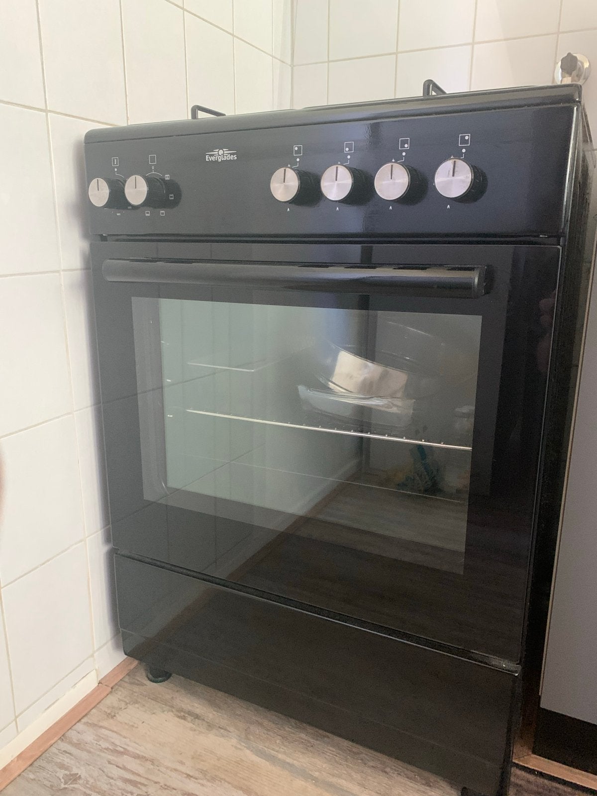 Everglades gasfornuis met oven - Zwart, 4 kookzones, Witgoed en Apparatuur, Fornuizen, Ophalen, 4 kookzones, Zo goed als nieuw