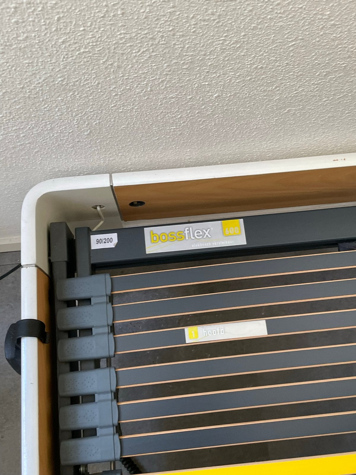 Elektrisch verstelbaar bed met lattenbodem en matras, Wit, Ophalen of Verzenden, 180 cm, 200 cm