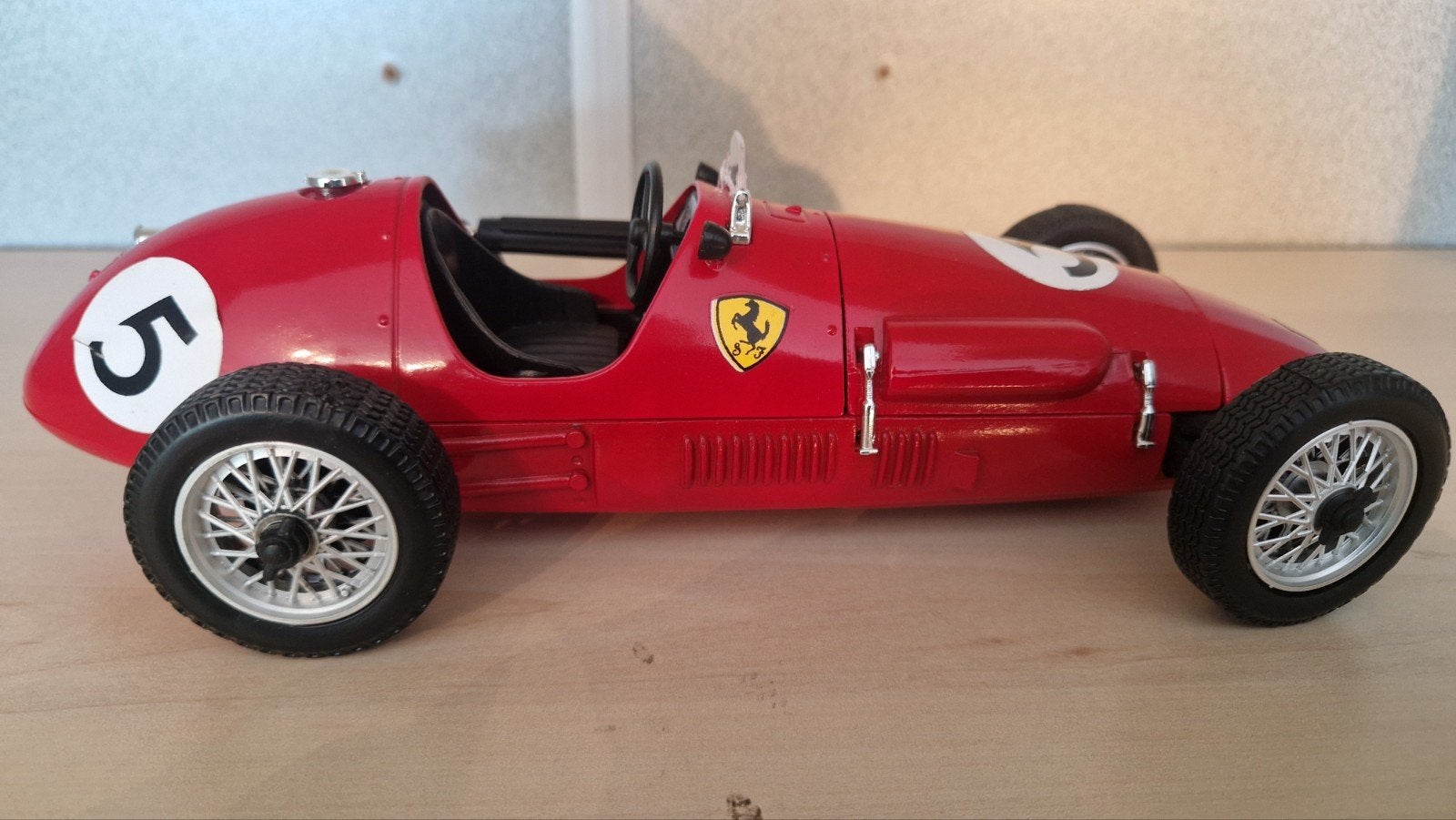 Ferrari 500 F2 schaalmodel - Rood racemonster, Hobby en Vrije tijd, Modelauto's | 1:18, Ophalen of Verzenden