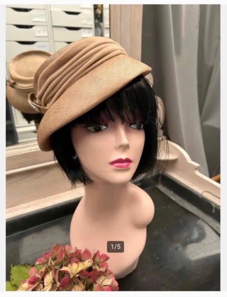 Elegante Hoed - Goed- met glinster juweeltje, Zo goed als nieuw, X, One size fits all, Ophalen of Verzenden