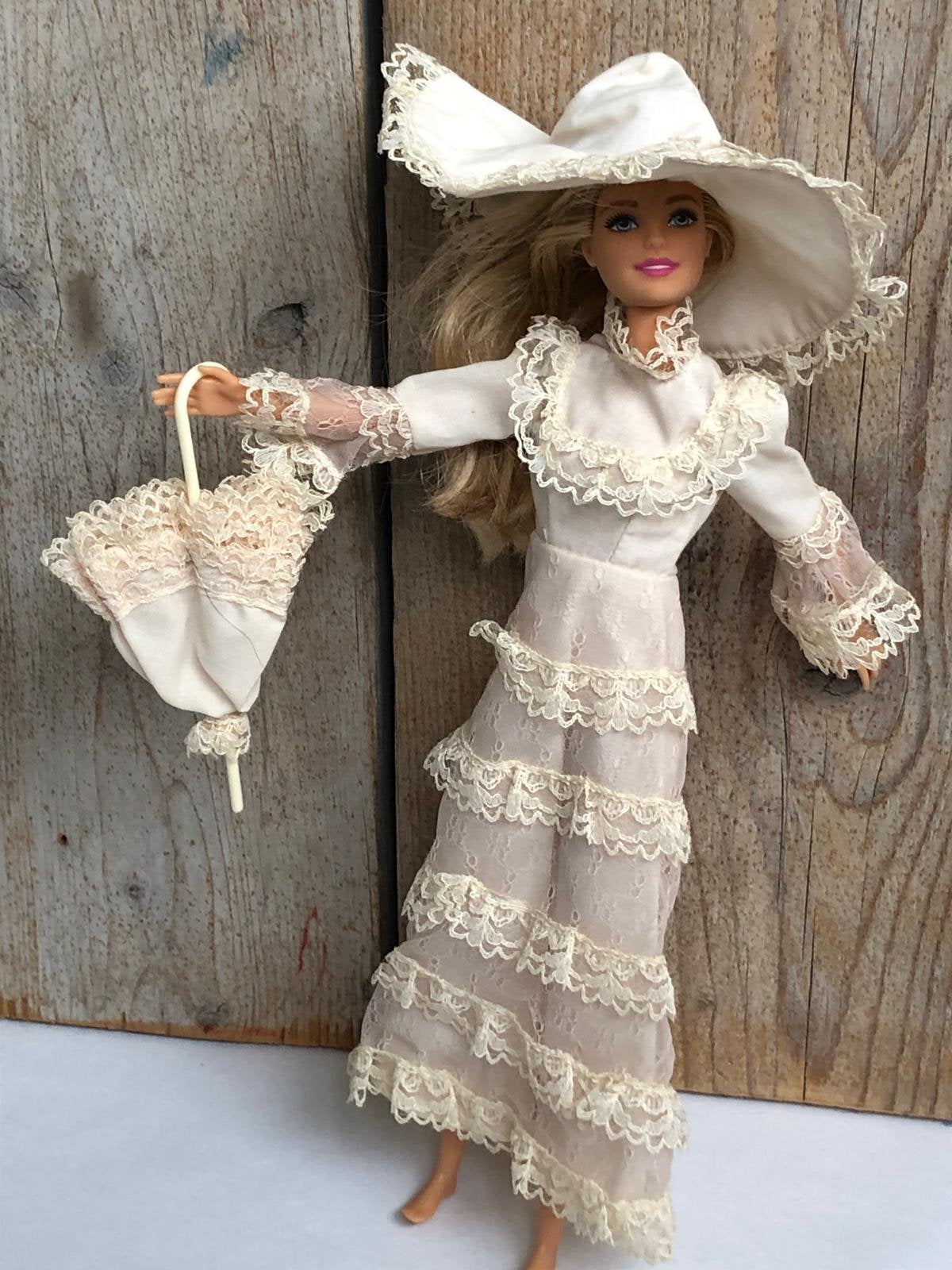 Sindy Jurk hoed en parasol creme met kant, Ophalen of Verzenden, Zo goed als nieuw, Kleertjes