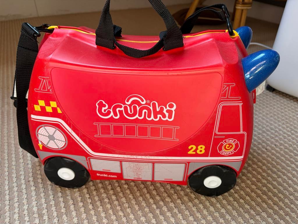Trunki koffer brandweerwagen - Ideaal voor jonge reizigers!, Sieraden, Tassen en Uiterlijk, Koffers, Wieltjes, Gebruikt, Hard kunststof