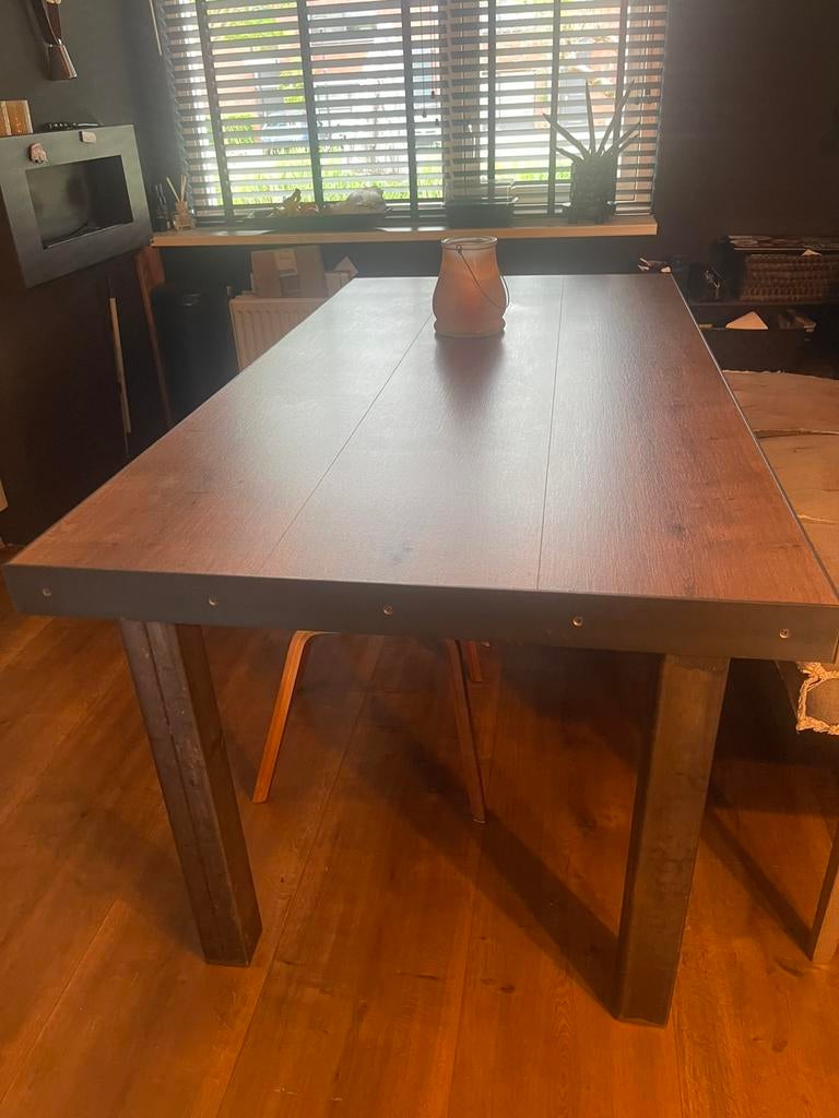 Eettafel hout/metaal!, Huis en Inrichting, Tafels | Eettafels, Overige houtsoorten, Industriëel., Zo goed als nieuw, Vijf personen of meer
