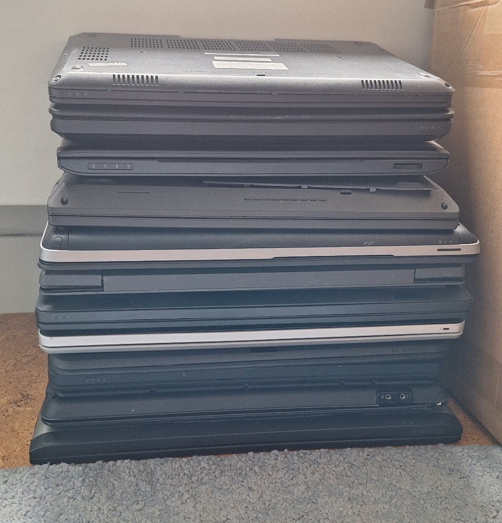 12x Laptops met diverse defecten, Ophalen of Verzenden, Dell, SSD, Niet werkend