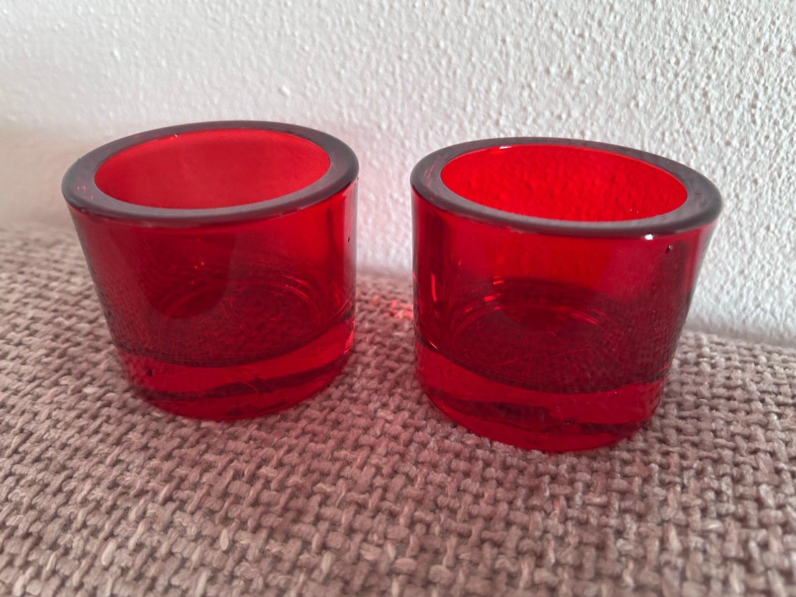 2 rode glazen waxinelichthouders waxine rood glas, Waxinelichthouder, Ophalen of Verzenden, Rood, Glas